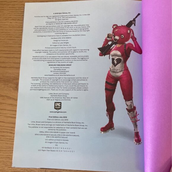 Official Fortnite Outfits Official Collectors Edition Hardcover Book 2019 - Picture 5 of 7